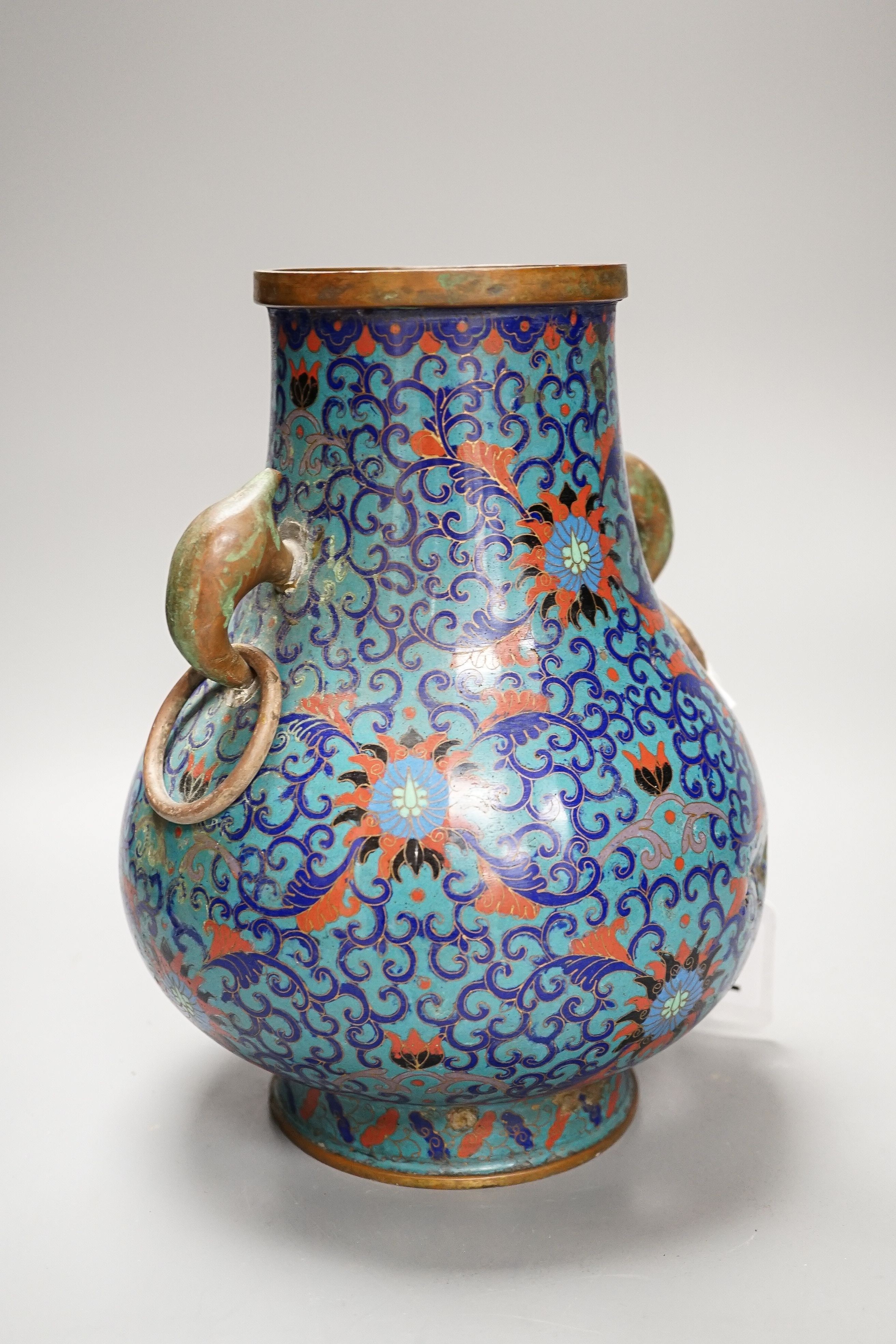 A Chinese cloisonné enamel two handled vase, late Qing dynasty, height 26cm, engraved four character mark to base